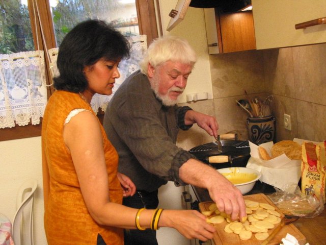 Bruno seinerseits lernt bei Christine indisch kochen. Offenbar mit Erfolg...